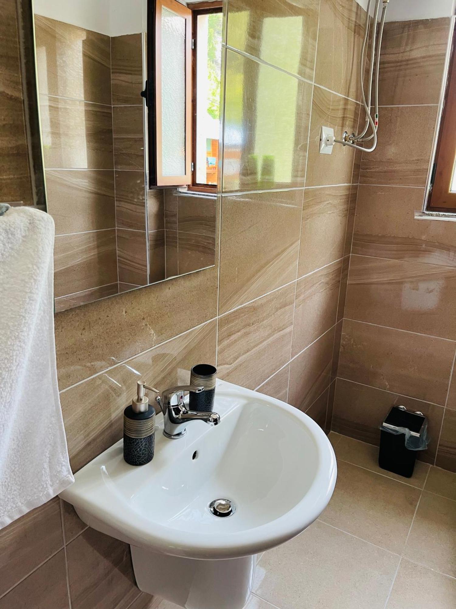 Thethi View Hotel Gjelaj Bagian luar foto